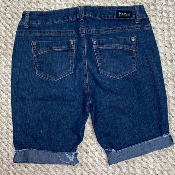 2 for $20 or 5 for $40
BEAU DAWSON SHORTS - SIZE 8P - Picture 3 of 5